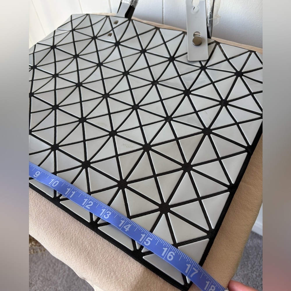 Geometric Silver Tote Bag - Picture 7 of 8